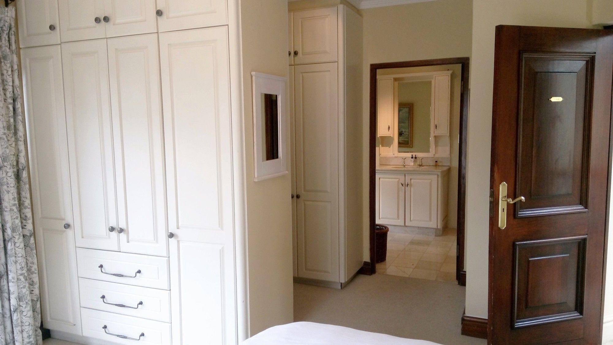 Ibis House Guest house